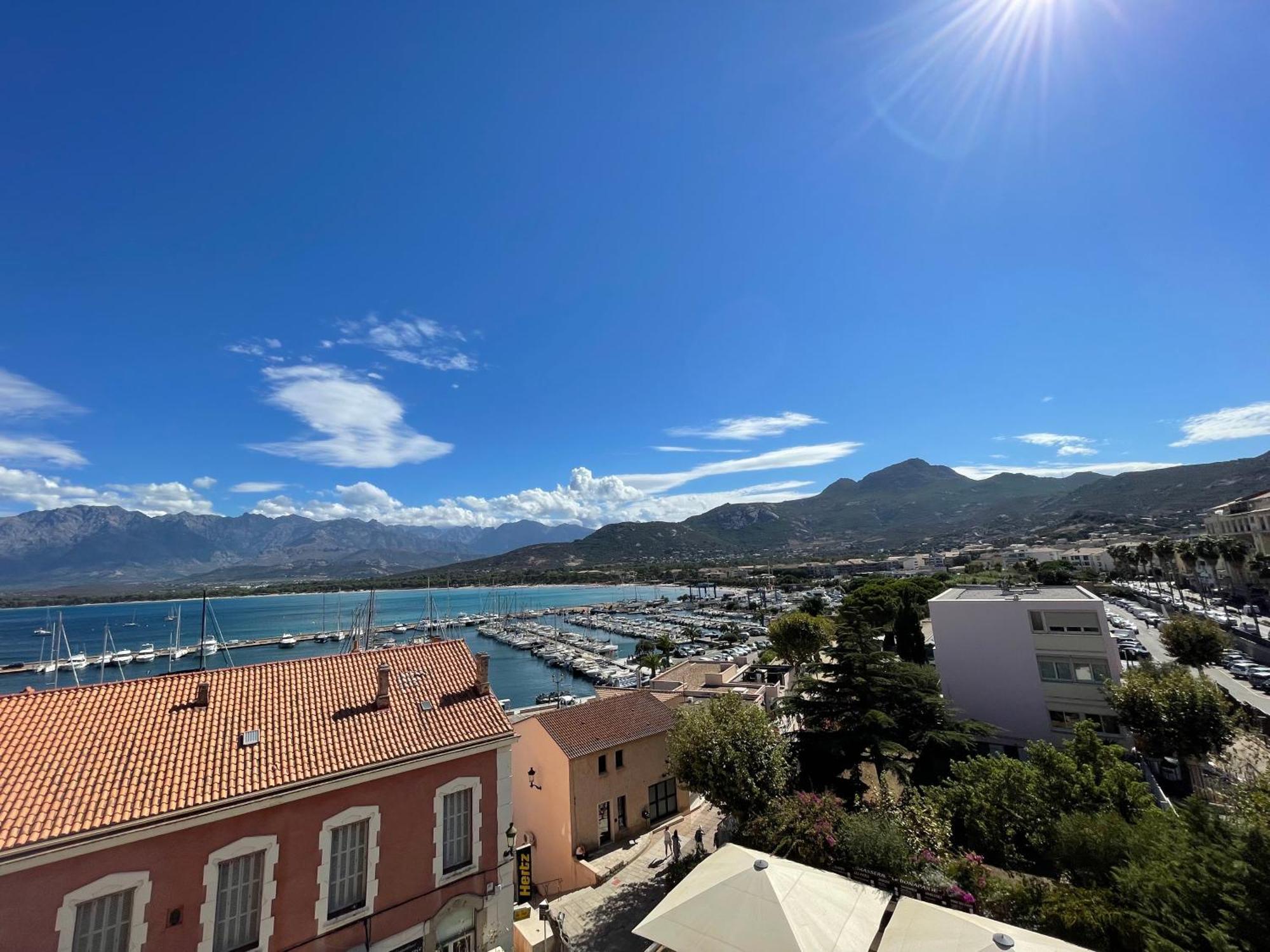 Calvi City Center: Beach View Retreat with Mountain Panorama Exterior photo