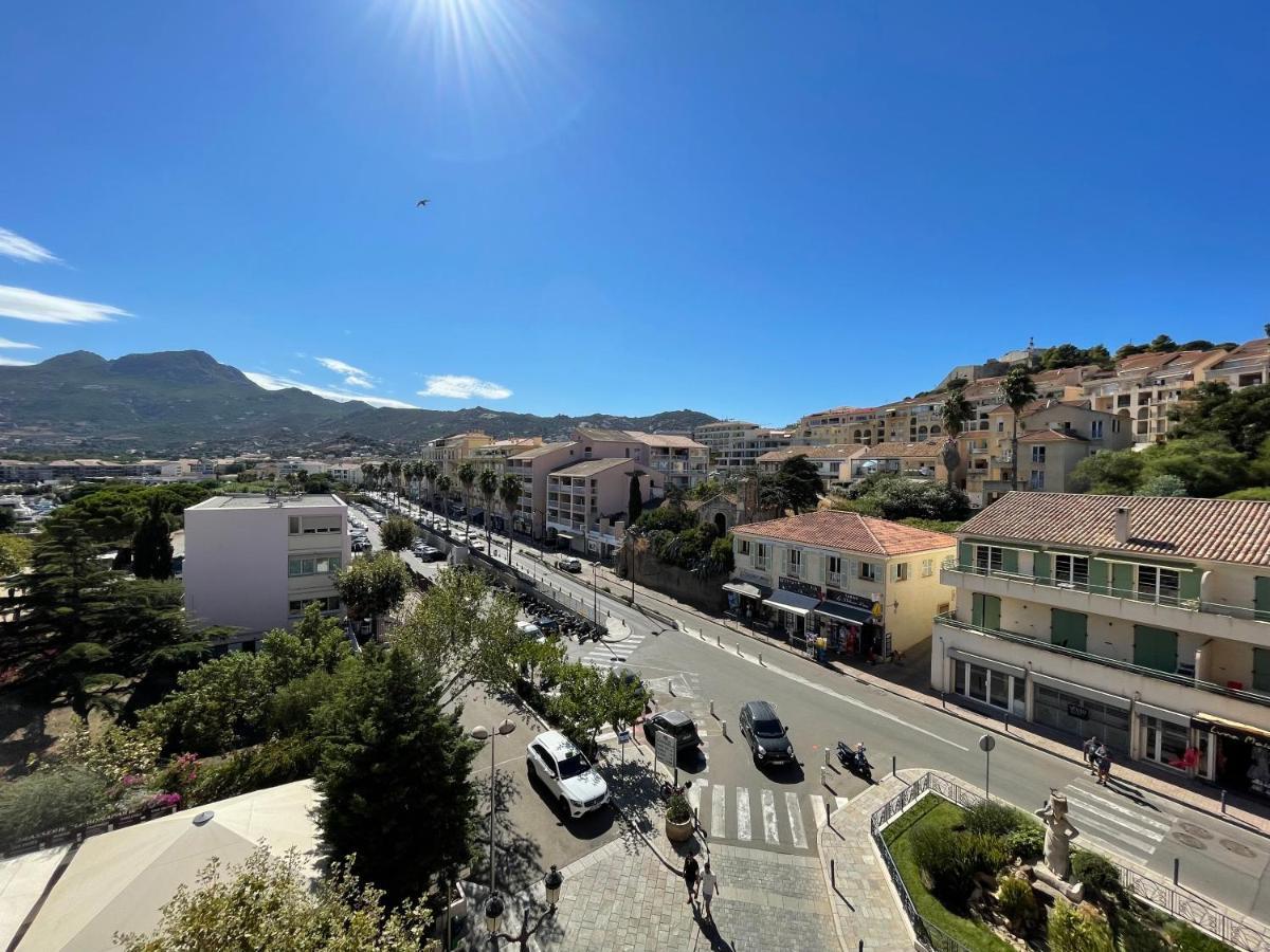 Calvi City Center: Beach View Retreat with Mountain Panorama Exterior photo
